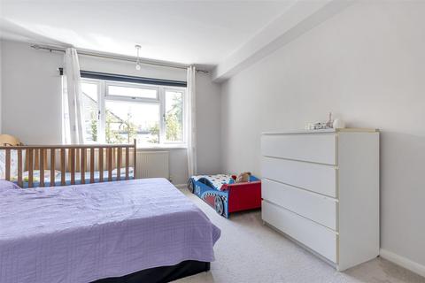 18, Bramshott Court South Bank, Surbiton, KT6 6DD
