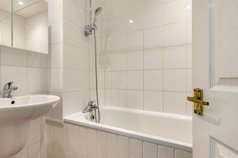 18, Bramshott Court South Bank, Surbiton, KT6 6DD