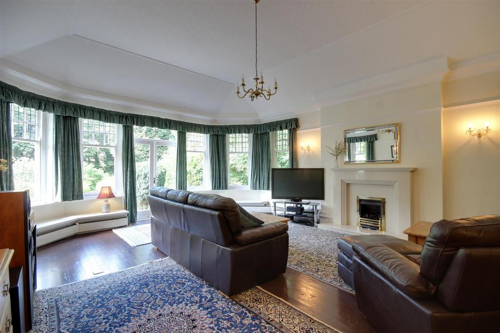The Triangle, North Ferriby 5 bed detached house £650,000
