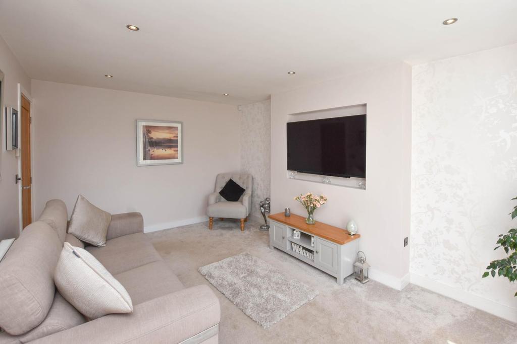 Harrison Crescent, Blackrod, BL6 5EX 2 bed semidetached bungalow for