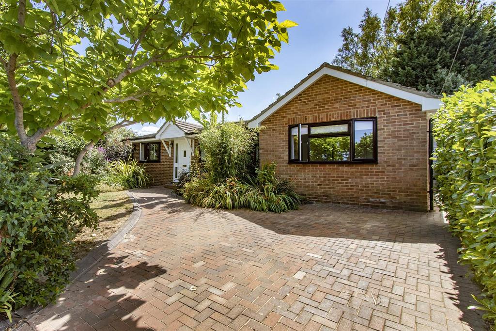 New Road, Rotherfield, Crowborough 3 bed detached bungalow for sale £