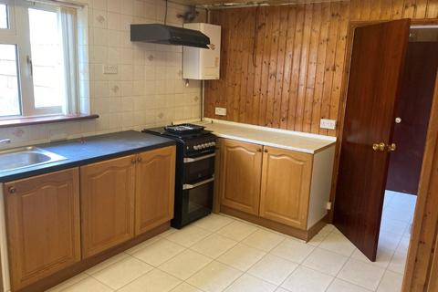 3 bedroom house to rent - Thatches Grove, Romford
