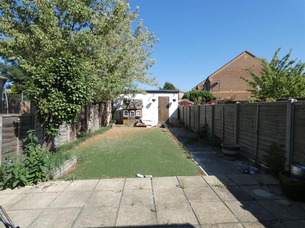 Bower Way, Cippenham 3 bed terraced house £1,450 pcm (£335 pw)