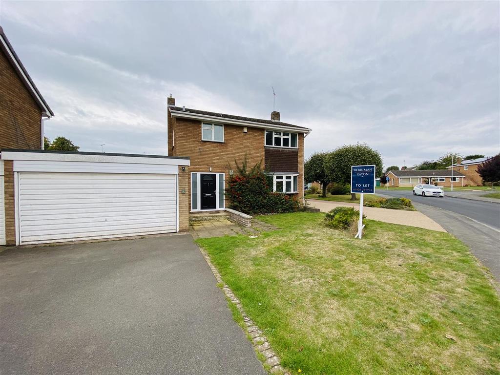 7 Woodcote Road, Tettenhall... 3 bed detached house £1,300 pcm (£300 pw)
