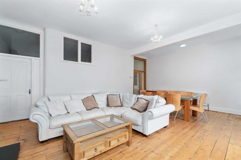 Elliot Terrace, Plymouth 2 bed flat £975 pcm (£225 pw)