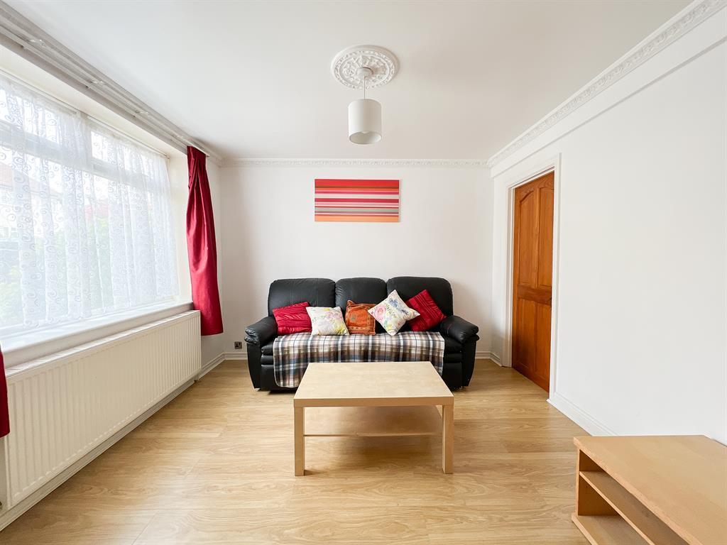 Queenshill Road, Bristol, BS4 2XL 3 bed semidetached house £325,000