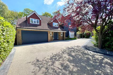 2 The Spinney, Hutton, Brentwood, CM13 1AS