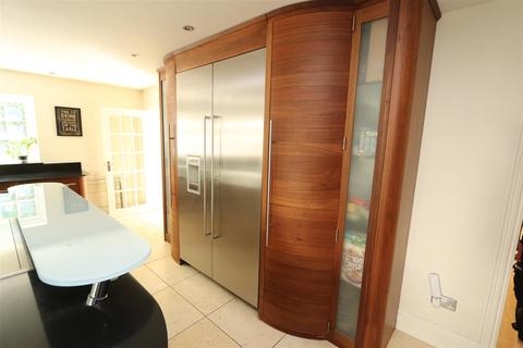 2 The Spinney, Hutton, Brentwood, CM13 1AS