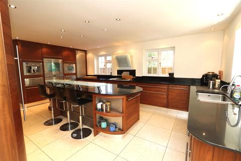 2 The Spinney, Hutton, Brentwood, CM13 1AS