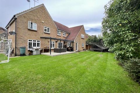 2 The Spinney, Hutton, Brentwood, CM13 1AS