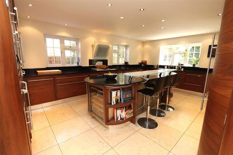 2 The Spinney, Hutton, Brentwood, CM13 1AS