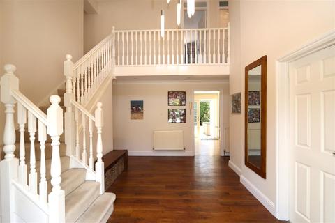 2 The Spinney, Hutton, Brentwood, CM13 1AS