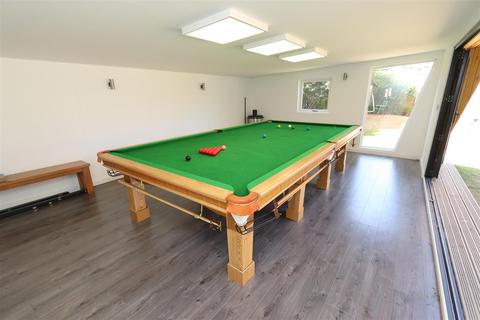 2 The Spinney, Hutton, Brentwood, CM13 1AS