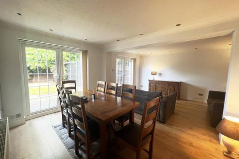 17 Culver, Netley Abbey, Southampton, SO31 5GJ