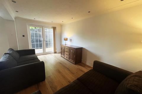 17 Culver, Netley Abbey, Southampton, SO31 5GJ