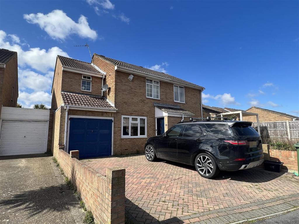 Cranmore, Netley Abbey, Southampton, SO31 5GG 3 bed semidetached house