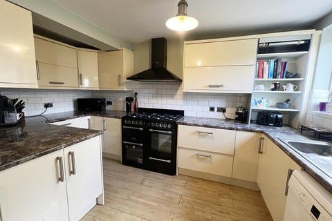 30 Cranmore, Netley Abbey, Southampton, SO31 5GG