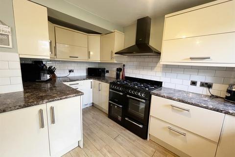 30 Cranmore, Netley Abbey, Southampton, SO31 5GG