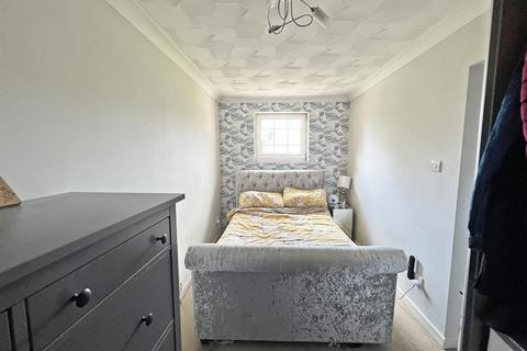 30 Cranmore, Netley Abbey, Southampton, SO31 5GG