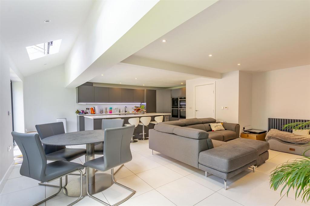 Open Plan Living/Dining Kitchen