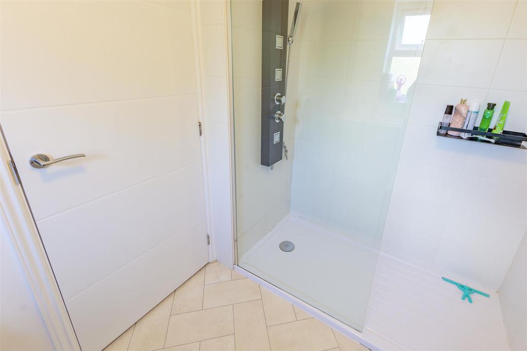Bed 3-4 Ensuite