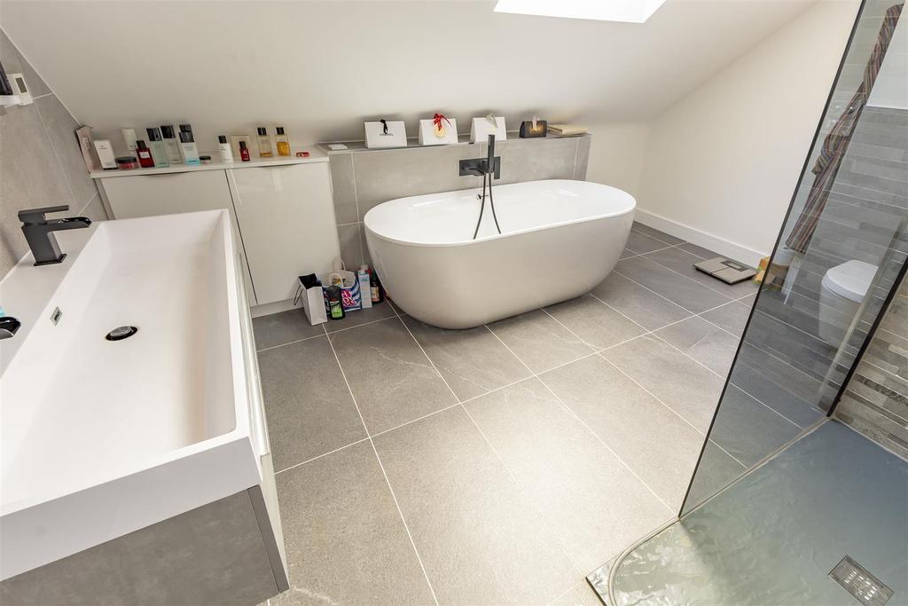 Bed 1 Ensuite