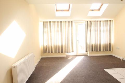 2 bedroom flat to rent - Abbey Road Newbury Park