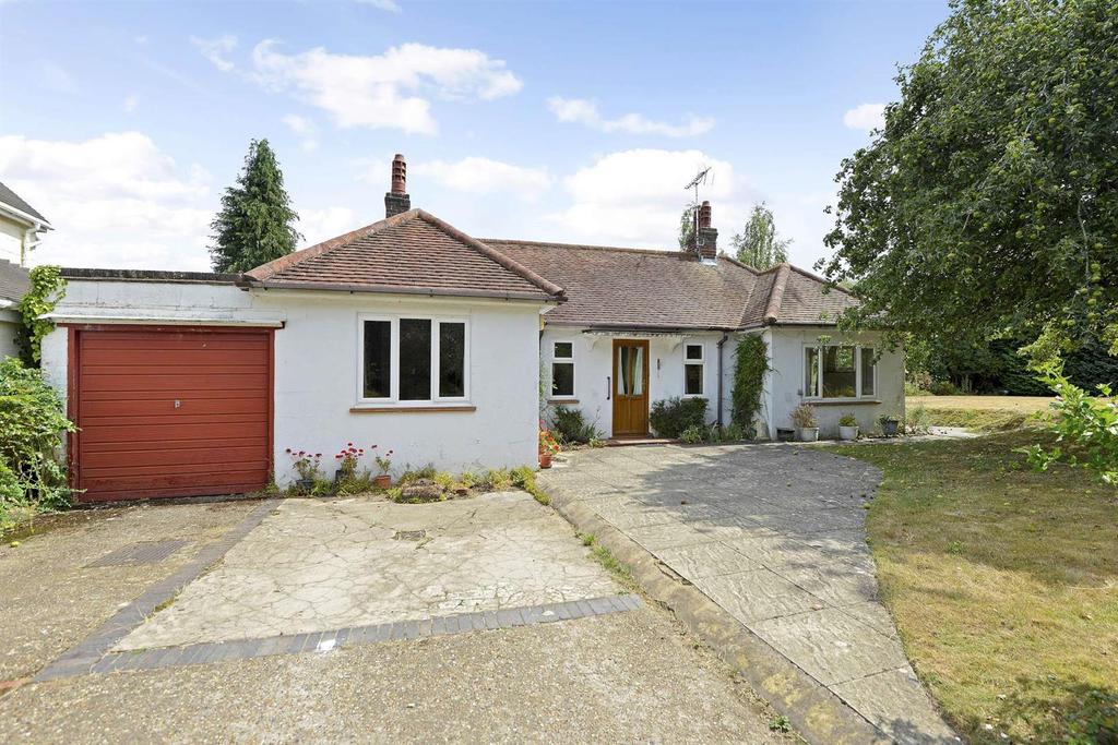 Cross Lanes, Guildford 2 bed bungalow for sale £800,000