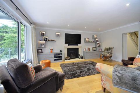 Dolphins Bracken Close, Wonersh, Guildford, GU5 0QS