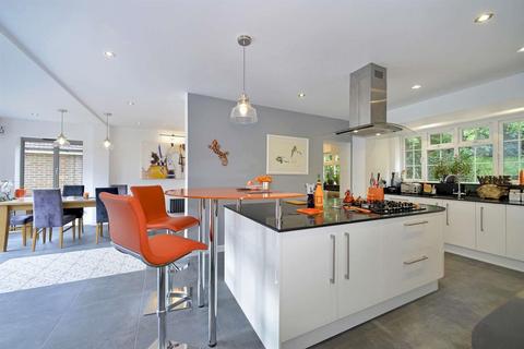 Dolphins Bracken Close, Wonersh, Guildford, GU5 0QS