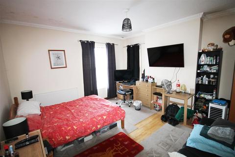 24 Woburn Road, Bedford, MK40 1EG