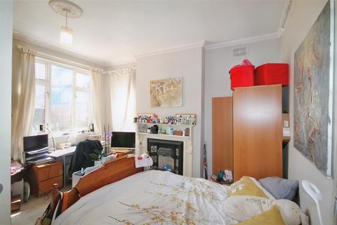 24 Woburn Road, Bedford, MK40 1EG