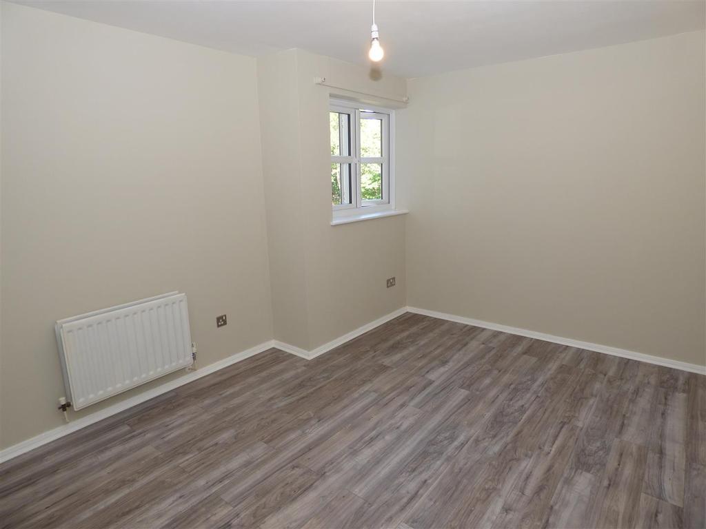 Carnoustie Court, Whitley Bay 2 bed apartment £700 pcm (£162 pw)