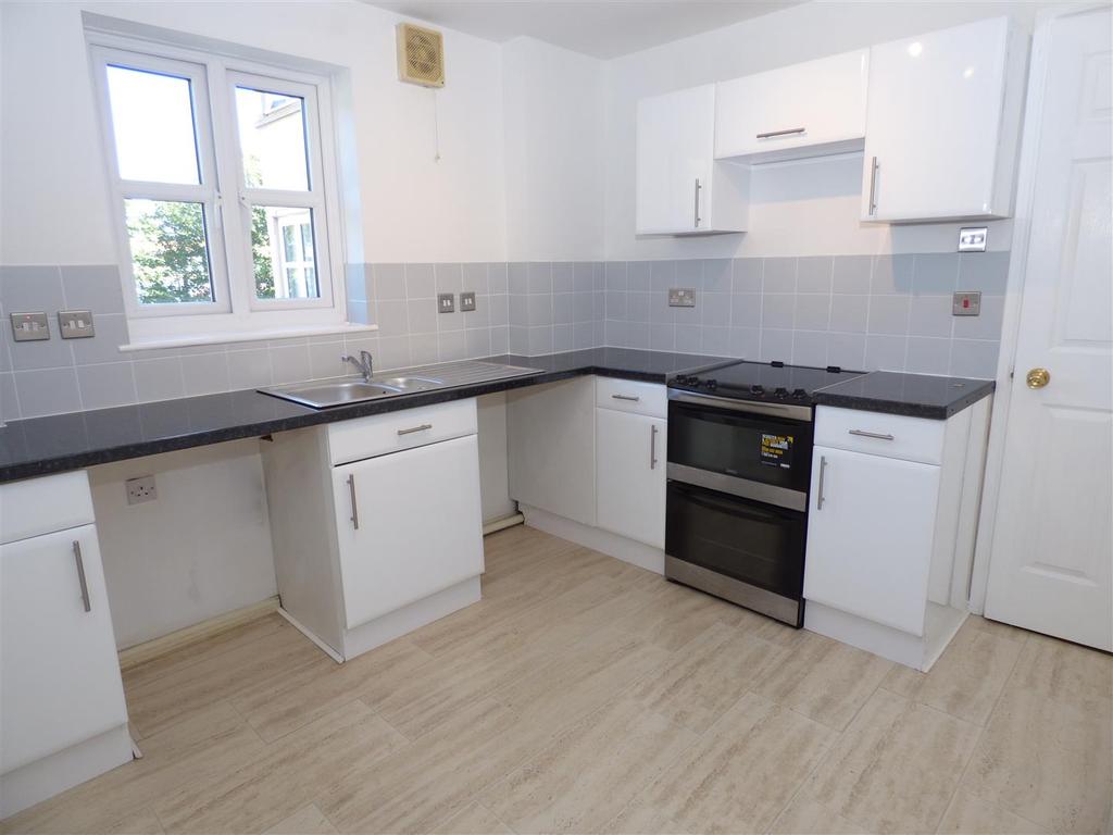 Carnoustie Court, Whitley Bay 2 bed apartment £700 pcm (£162 pw)