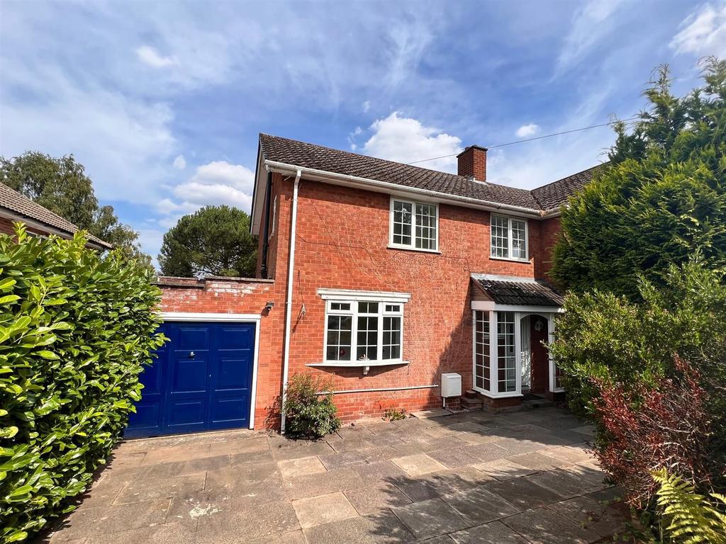 Blackberry Lane, Four Oaks 3 bed semidetached house £375,000