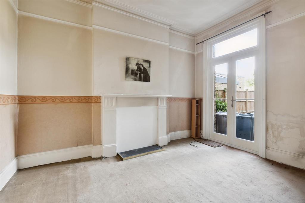 Thornton Avenue, London, W4 5 bed semidetached house £1,850,000