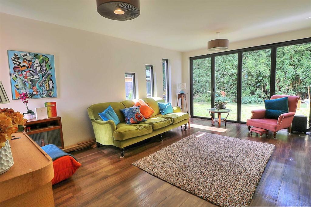 Heathlands Road, Chandlers Ford 4 bed detached house £640,000