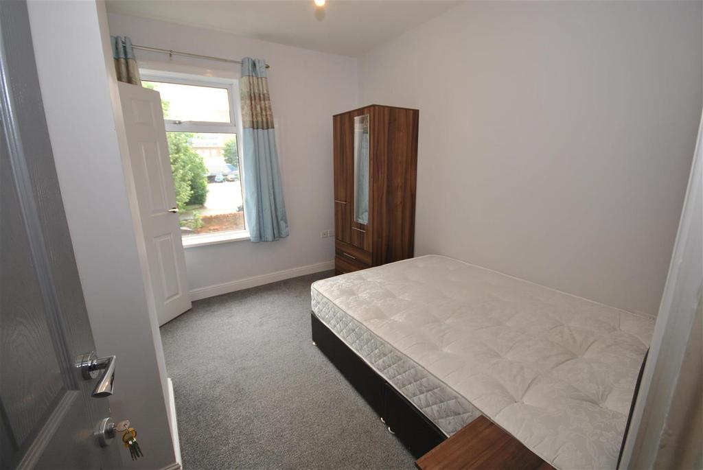 Room 4 39 Shirland Street, Chesterfield 1 bed terraced house - £550 pcm ...