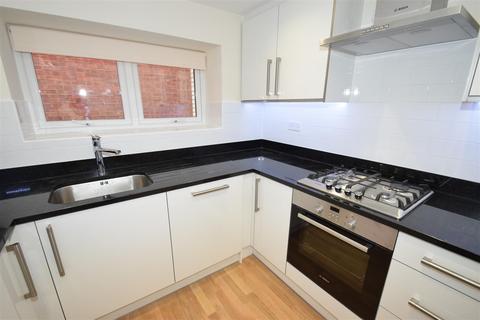 2 bedroom flat to rent - High Street New Malden Surrey