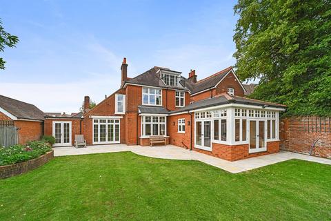 238 Springfield Road, Chelmsford, CM2 6BP