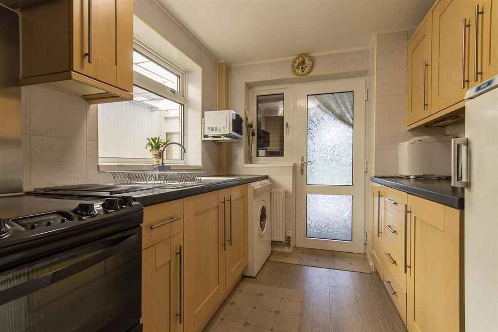Oakley Avenue, Chesterfield 3 bed semidetached house £230,000