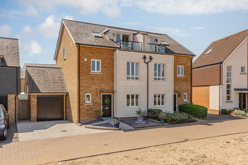 Holly Close, Epsom 4 bed semidetached house for sale £800,000