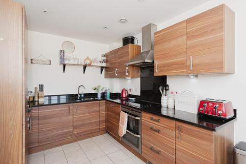 6 Holly Close, Epsom, KT19 8FQ