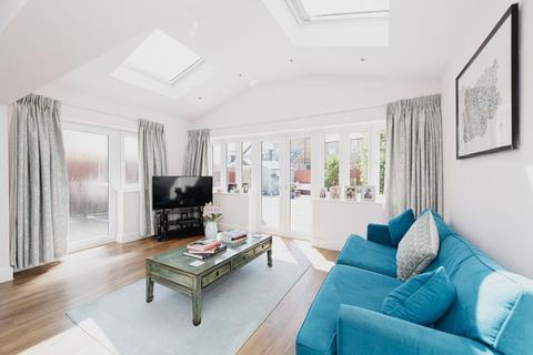 6 Holly Close, Epsom, KT19 8FQ