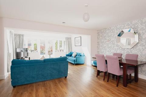 6 Holly Close, Epsom, KT19 8FQ