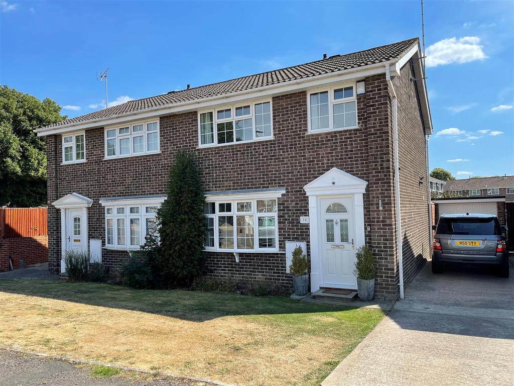 Redstart Way, Abbeydale, Gloucester 3 bed semidetached house £280,000
