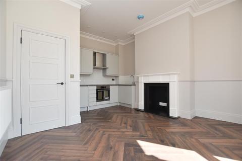 2 bedroom flat for sale - London Road, St. Leonards-On-Sea