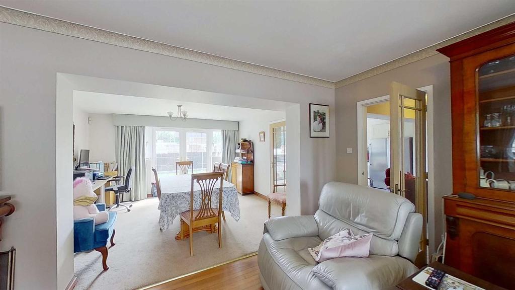 Wolverton Road, Newport Pagnell 4 bed detached house for sale £650,000
