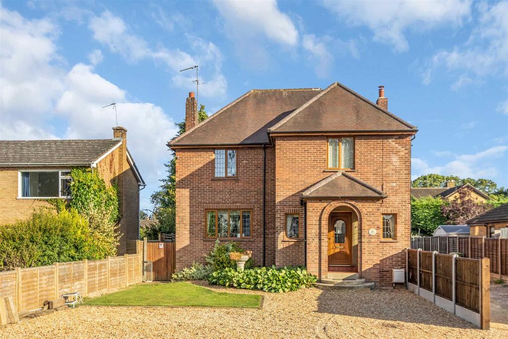 Wolverton Road, Newport Pagnell 4 bed detached house £625,000