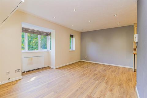 2 bedroom apartment to rent, Deer Close, Hertford